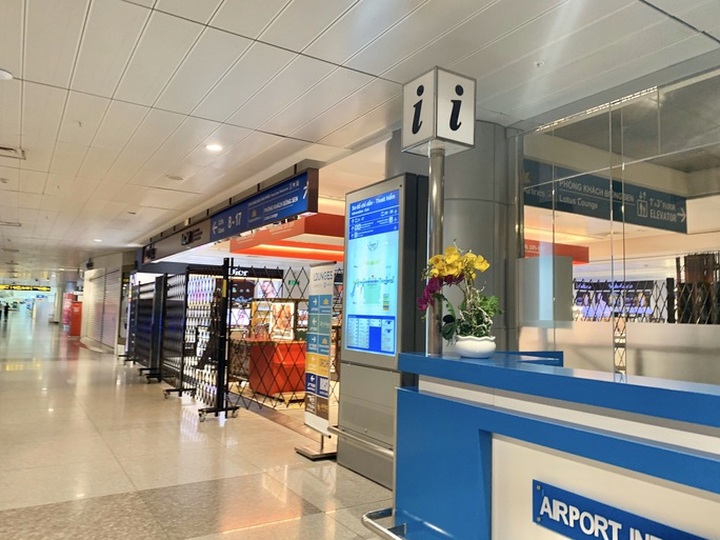 Empty Tan Son Nhat Airport after flight ban - 3
