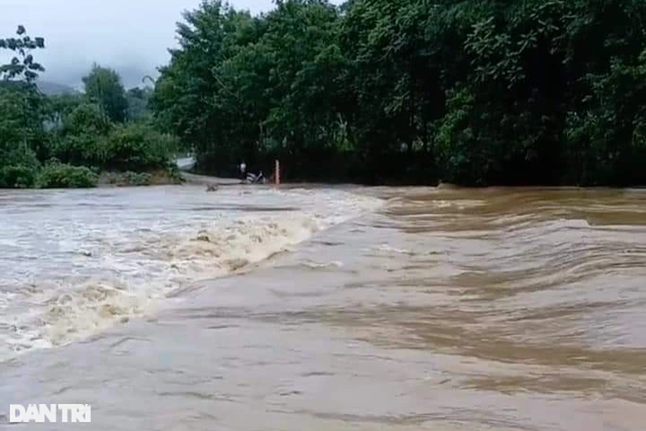 Torrential rain causes flooding in northern and central localities - 7