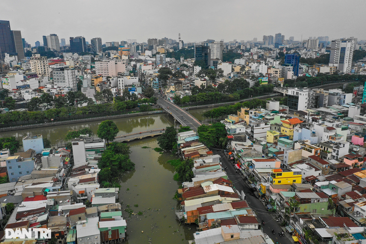 HCM City to spend VND 10 trillion to upgrade polluted canal - 1