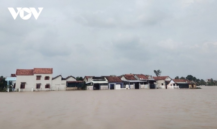 Flood death toll rises to 9 in central Vietnam - 1