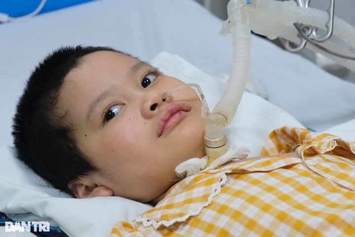 Man seeking help for ailing wife and child - 2 Man seeking help for ailing wife and child - 2