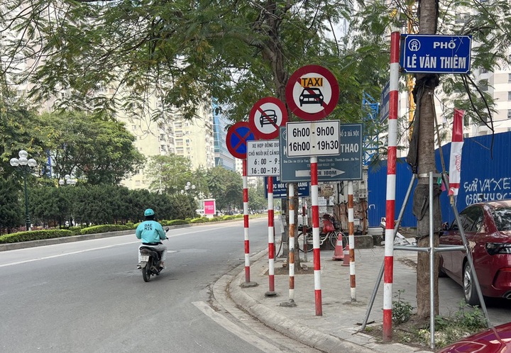 Hanoi considers removing ban on taxis from 11 streets - 1 Hanoi considers removing ban on taxis from 11 streets - 1