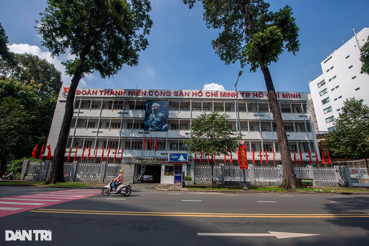 HCMC streets decorated for National Day celebration - 9