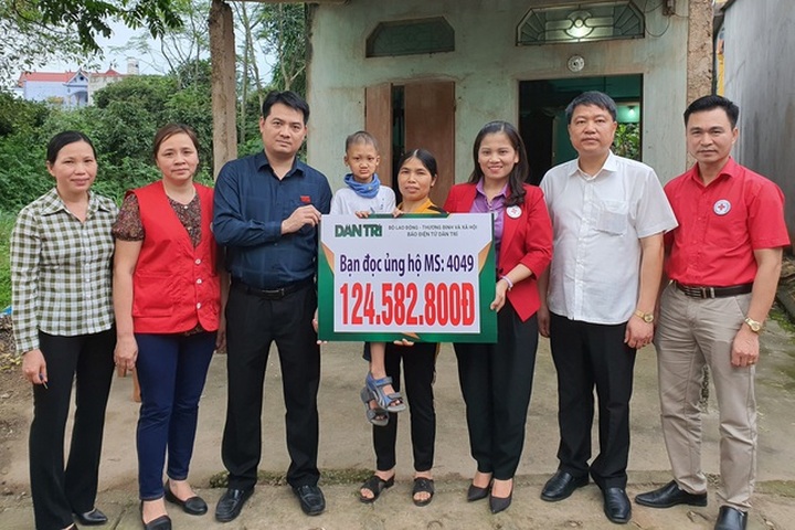 Dantri/DTiNews readers support boy with strange disease in Bac Giang - 1