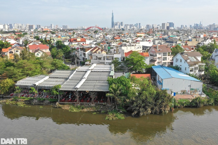 Access to Saigon River seriously restricted in HCM City centre - 4
