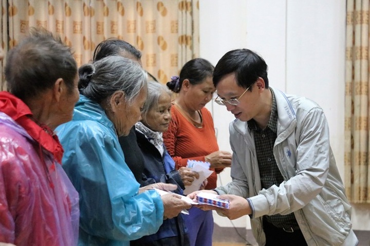 Dantri readers continue to donate to flood victims - 2 Dantri readers continue to donate to flood victims - 2