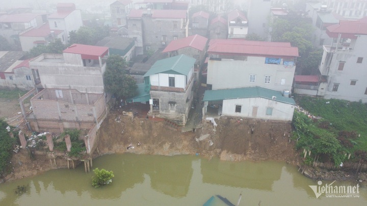 Bac Ninh dyke erosion threatens households - 2