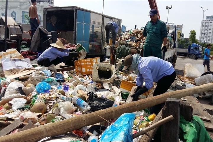 Hanoi starts banning single-use plastic products - 1