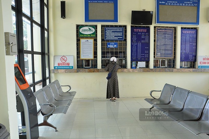 Yen Bai train station deserted - 3 Yen Bai train station deserted - 3