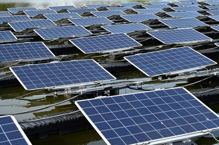 Space-starved Singapore builds floating solar farms in climate fight - 1