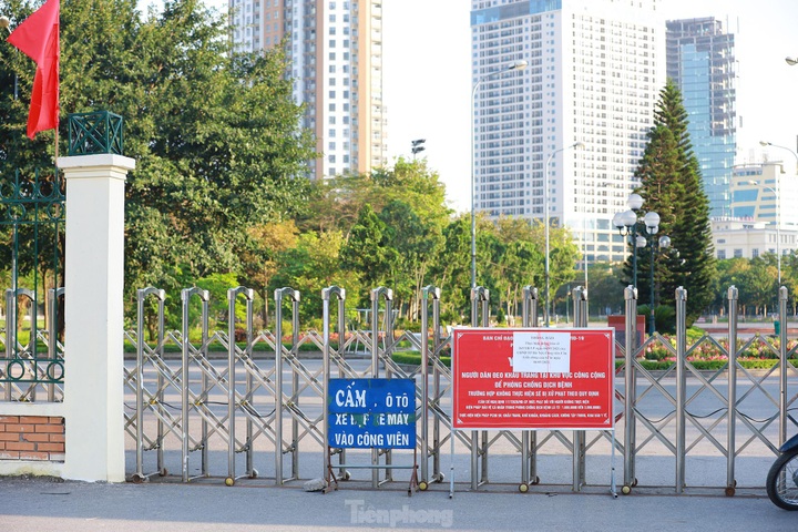 Hanoi tightens control over parks amid Covid-19 spread - 8