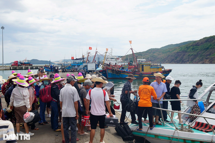 Quy Nhon Island residents struggle following boat restrictions - 1