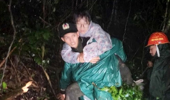 Three tourists lost in Lam Dong forest rescued - 1