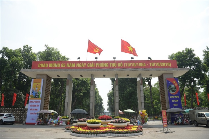 Hanoi streets decorated for Liberation Day celebration - 9 Hanoi streets decorated for Liberation Day celebration - 9