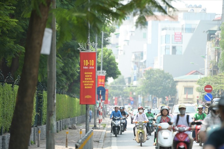 Hanoi streets decorated for Liberation Day celebration - 3 Hanoi streets decorated for Liberation Day celebration - 3