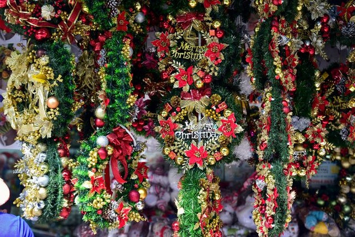 Christmas atmosphere on Hang Ma Street - 4