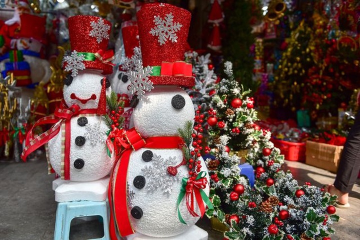 Christmas atmosphere on Hang Ma Street - 3