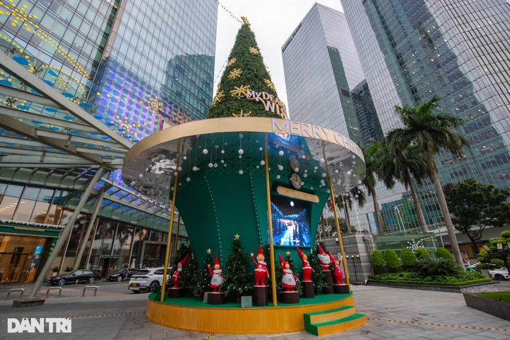 Christmas atmosphere blankets Hanoi - 2