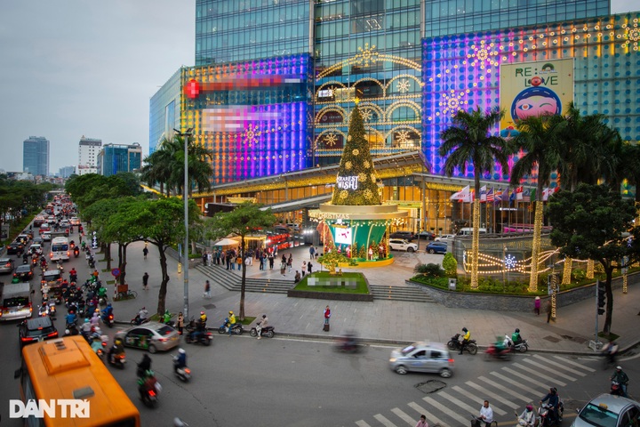 Christmas atmosphere blankets Hanoi - 1