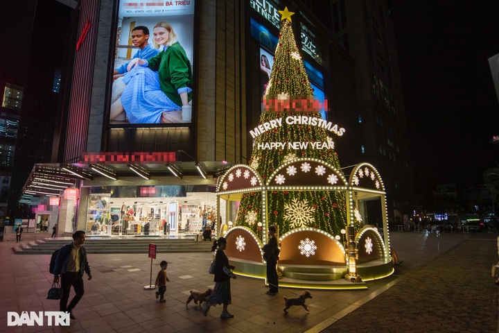 Christmas atmosphere blankets Hanoi - 4