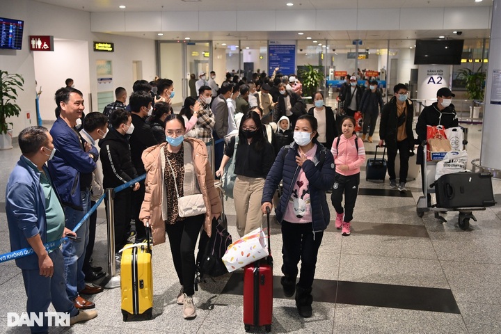 300 more Vietnamese return from Ukraine - 4
