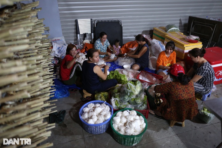 Grilled snakehead fish street busy for God of Wealth Day - 7 Grilled snakehead fish street busy for God of Wealth Day - 7