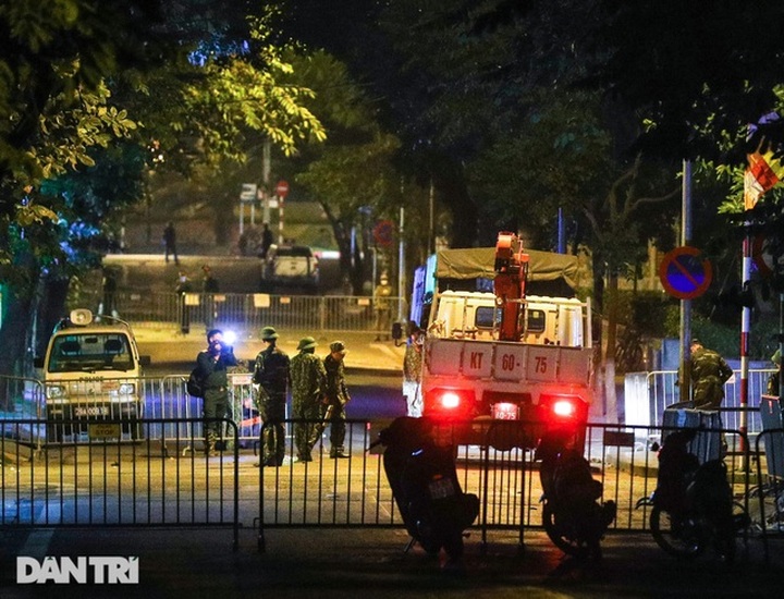 340-kilo bomb removed from Hanoi street - 1 340-kilo bomb removed from Hanoi street - 1