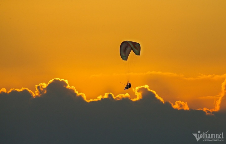 Son Tra Peninsula as the season changes - 9