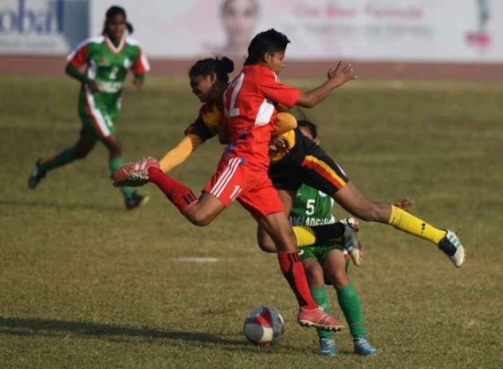 Nepal gives women's national football team equal pay - 1