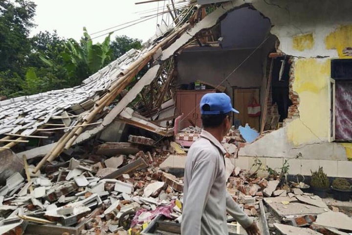 At least two dead and dozens injured after Indonesia quake - 1