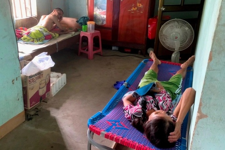 Bedbound mother and son call for help - 2