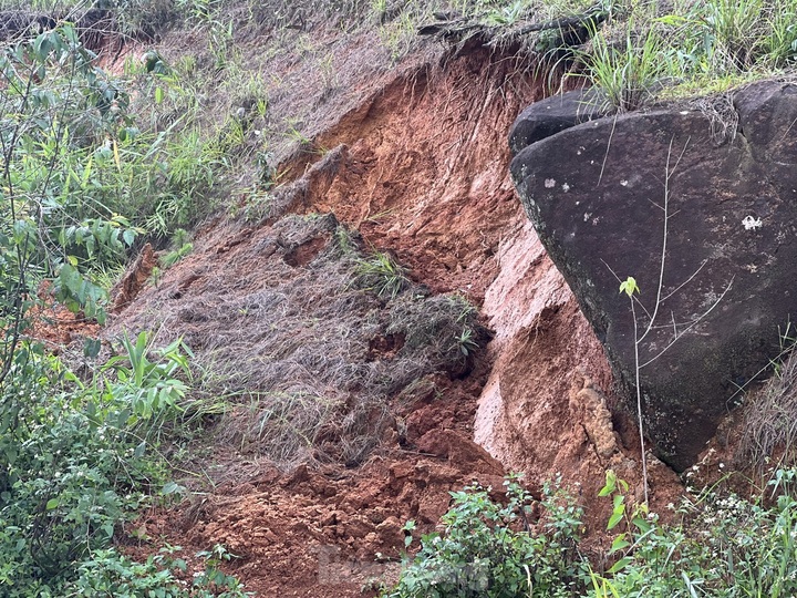 Da Lat road struggles with severe landslides - 5 Da Lat road struggles with severe landslides - 5