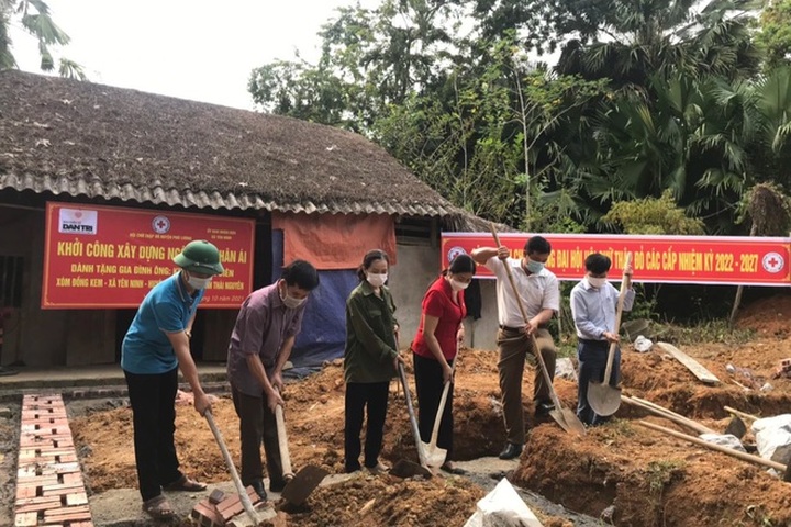 Blind Thai Nguyen man to have new house with support from kind donors - 1