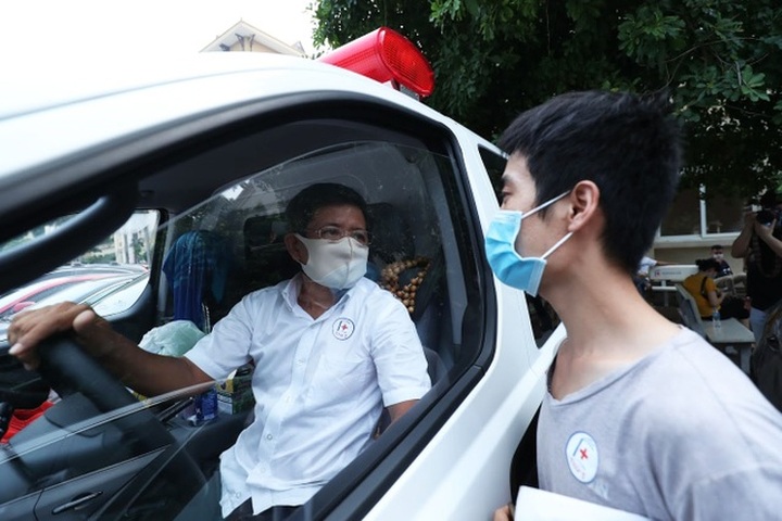 Former HCM City official helps poor with free ambulance service - 3 Former HCM City official helps poor with free ambulance service - 3