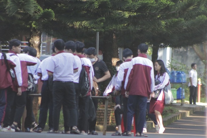 Dak Lak school security checks stir controversy - 1