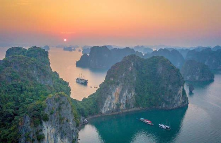 Ha Long Bay among top 10 best sunrises - 1 Ha Long Bay among top 10 best sunrises - 1