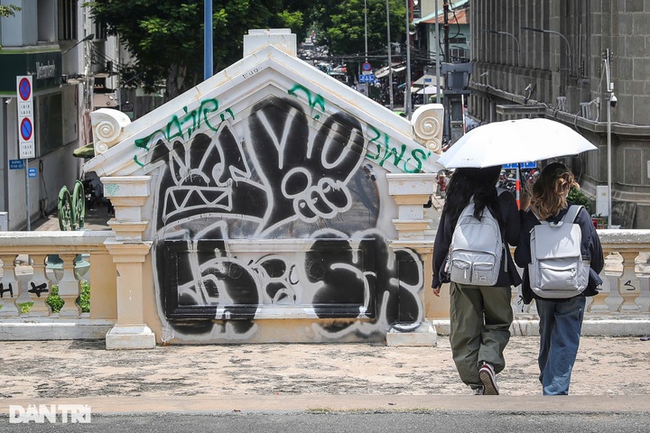 Many HCM City bridges, tunnels get makeover - 5