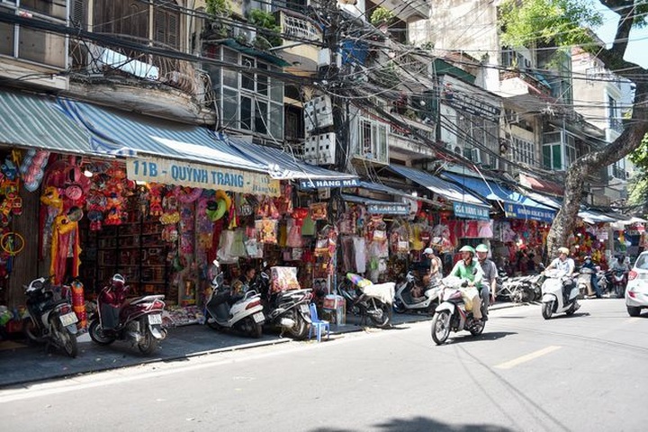 Northern commune busy making paper offerings - 9