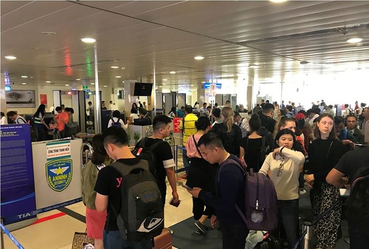 Overloading affects HCM City flights - 1