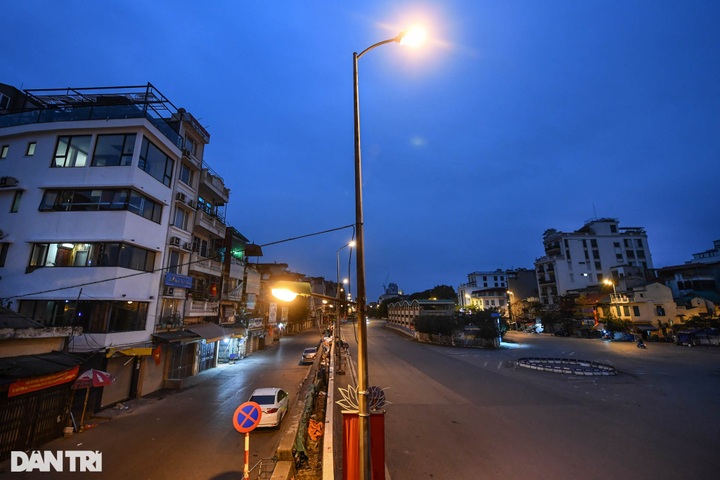 Quiet atmosphere in Vietnam's major cities on Lunar New Year Day - 1