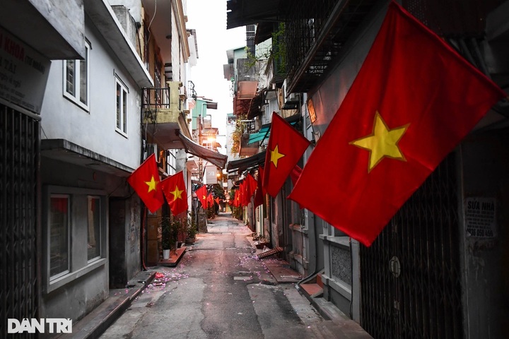 Quiet atmosphere in Vietnam's major cities on Lunar New Year Day - 6