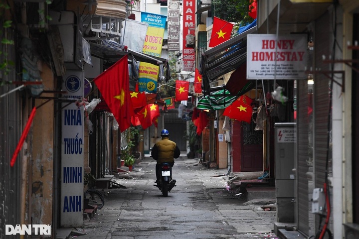 Quiet atmosphere in Vietnam's major cities on Lunar New Year Day - 7