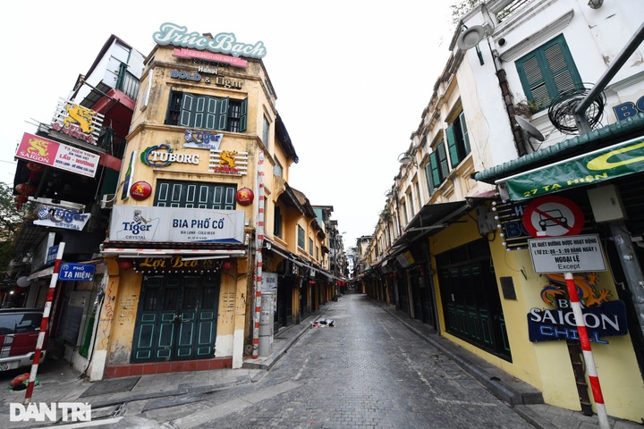Quiet atmosphere in Vietnam's major cities on Lunar New Year Day - 8