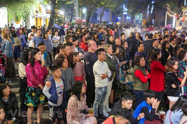 Hanoi attracts 515,000 visitors during Tet - 1