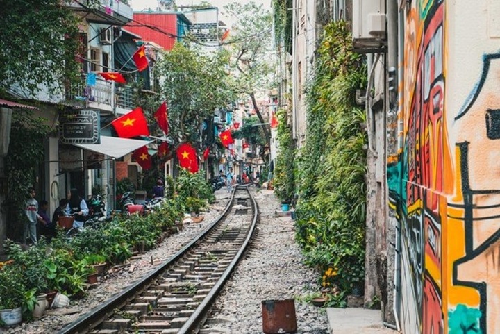 Hanoi among seven best places in Asia for solo travelers - 1