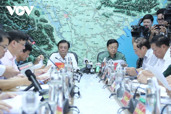 Local residents warned to stay indoors as Yagi makes landfall - 1 Local residents warned to stay indoors as Yagi makes landfall - 1