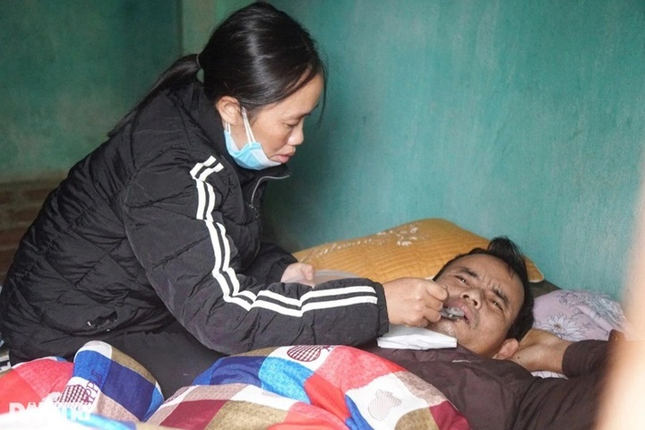 Poor woman seeks support to cover medical treatment for husband and children - 1