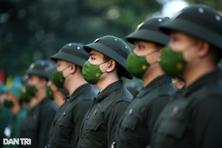 Thousands set off for military service in HCM City - 5