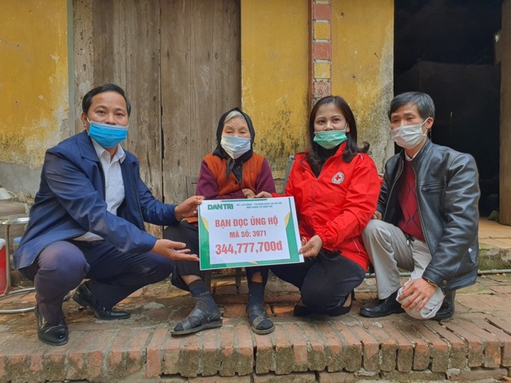 Readers provide support to old mother and ill son - 1