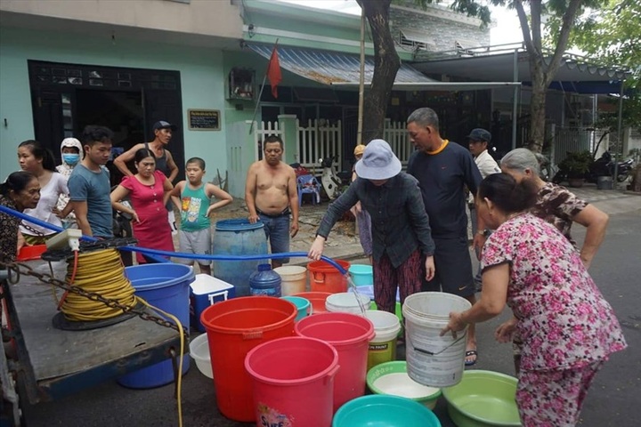 Danang provides free water to fight salinity intrusion - 1
